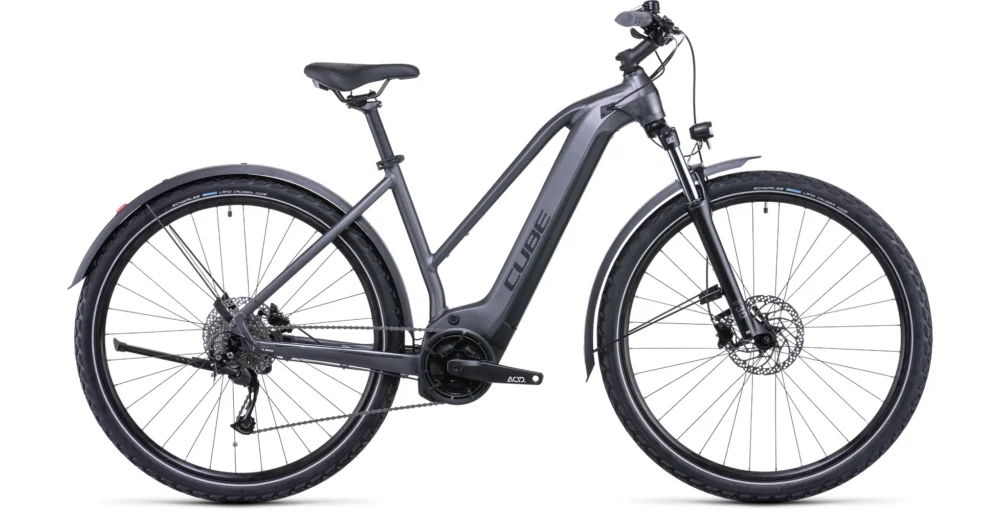 CUBE NURIDE HYBRID PERFORMANCE 625 ALLROAD TRAPÉZ GRAPHITE´N´BLACK NŐI ELEKTROMOS CROSS TREKKING KERÉKPÁR 2022 Utolsó esély