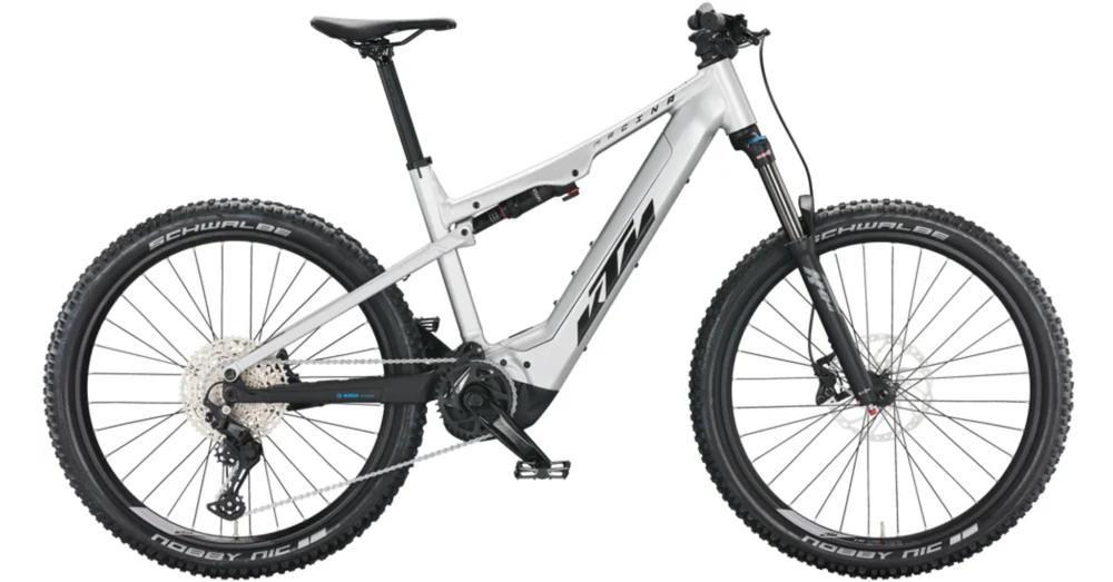 Szezonális akció KTM MACINA LYCAN 772 STARLIGHT SILVER (BLACK +BLUE) FÉRFI ELEKTROMOS ÖSSZTELESZKÓPOS MTB KERÉKPÁR 2022