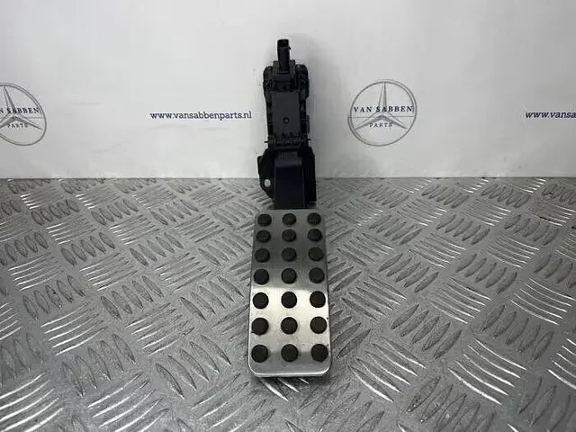 Gaspedaal van een Mercedes CLA Szezonális akció
