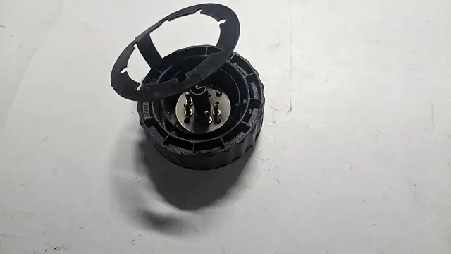 Deksel voor diagnose stekker motorruimte BMW 3 / 5 / 6 / 7 Z3 serie E30 E36 E34 E39 E32 E38 12521724690 1724690 Bestseller