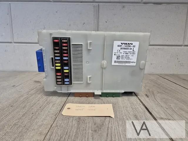 Voorste zekeringkast CEM voor Volvo S80 2006 - 2015 30786820 Kedvezmény