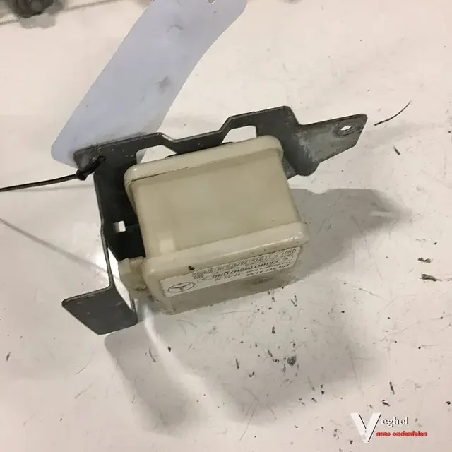 Népszerű Mercedes W202 1997 Alarm module 202 820 4726