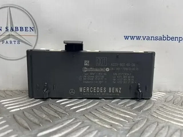 Expressz kézbesítés Module achterklep motor van een Mercedes C-Klasse