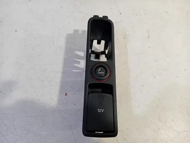 Aansluiting voor 12 volt Audi Q3 Kiárusítás