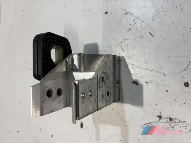 Legjobb ár BMW G60/61/90 RADIATORSTEUN LINKS 17115A18816