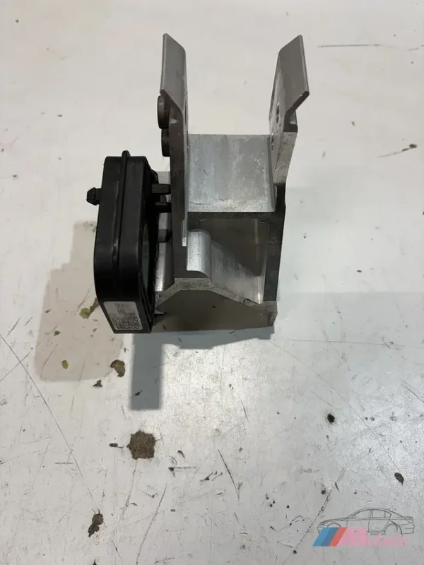 Vedd meg online BMW (G60/61/90) RADIATORSTEUN RECHTS 17115A18817