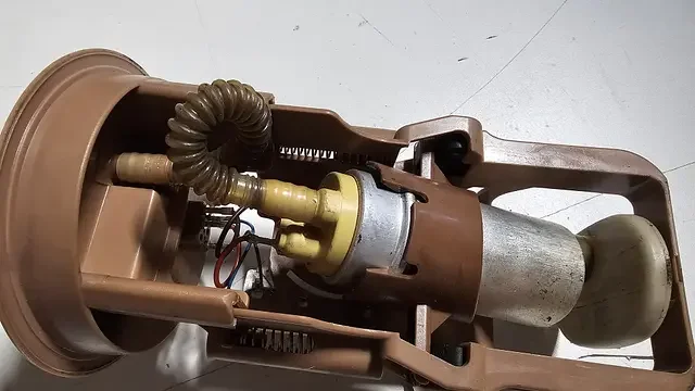 Brandstofpomp dieselpomp opvoerpomp in de tank BMW 3 serie E46 6750582 16146768488 6768488 Expressz kézbesítés