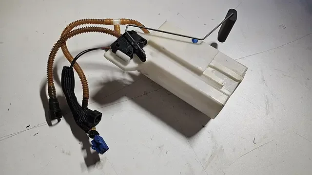 Azonnal elérhető Brandstofpomp Benzinepomp BMW Z4 serie E89 7206778 16147363076 7363076