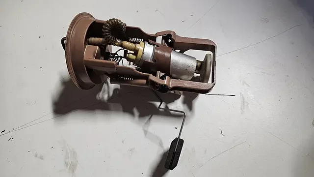 Alacsony ár Brandstofpomp dieselpomp opvoerpomp in de tank BMW 3 serie E46 6750582 16146768488 6768488
