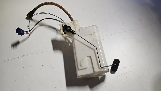 Utolsó esély Brandstofpomp Benzinepomp N46 M54 BMW Z4 serie E85 6767720 16146768685 6768685