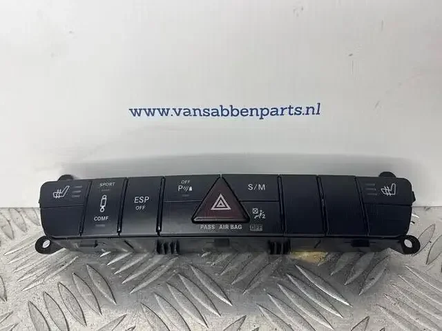Szuper ajánlat Paniekverlichtings Schakelaar van een Mercedes ML-Klasse
