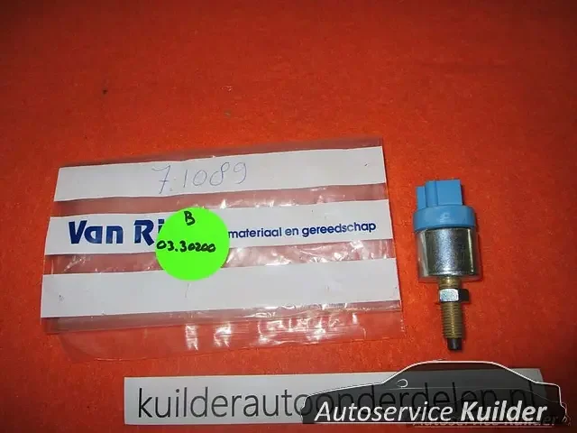 Kihagyhatatlan ajánlat Remlichtschakelaar Toyota Nieuw8434032050