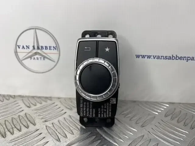 Kiárusítás I-Drive knop van een Mercedes B-Klasse