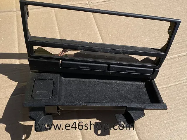 Kiárusítás BEKERHOUDERCONCSOLE OEM 51168159694 BMW 5 SERIE E39