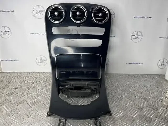 Kedvezmény Middenconsoles van een Mercedes C-Klasse