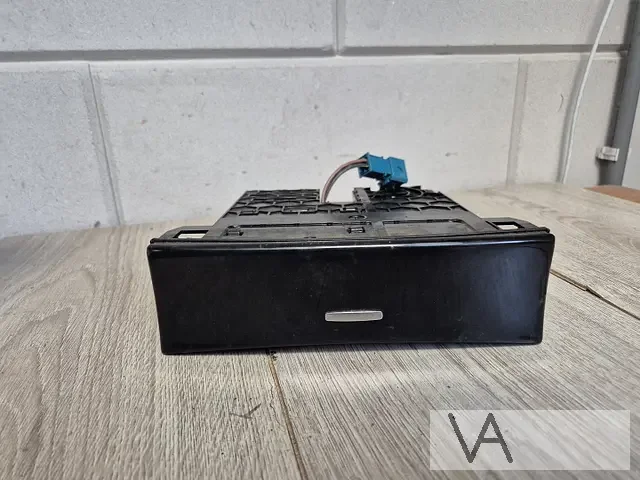 Gyors kiszállítás Mercedes ML W164 2005 - 2012 asbak voorzijde a1648100130 €20