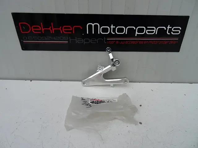 Rechter Schetsplaat / Voetsteun deel Yamaha YZF R6 2003-2005 Legjobb ár