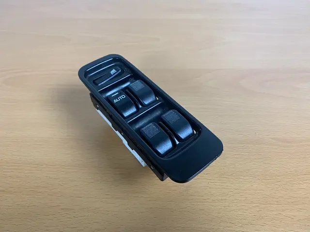 Azonnali szállítás raamschakelaar daihatsu YRV / sirion / applause 4 knoppen