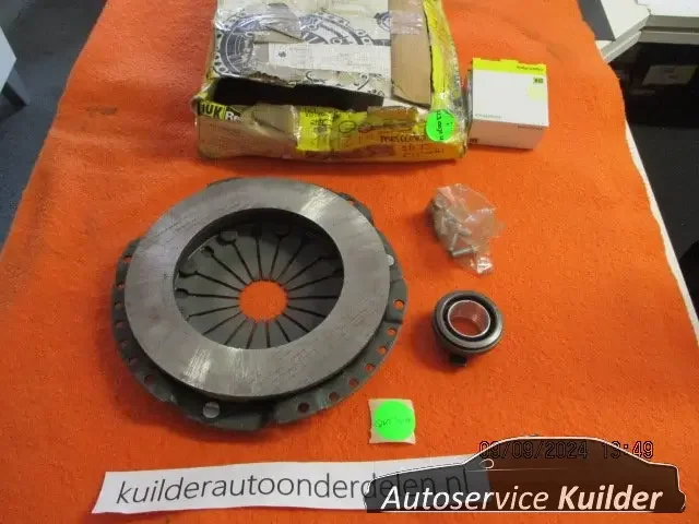 Koppelingset Mercedes 190 G klasse w124 let op mist plaat LUK QKT398AF Kiárusítás
