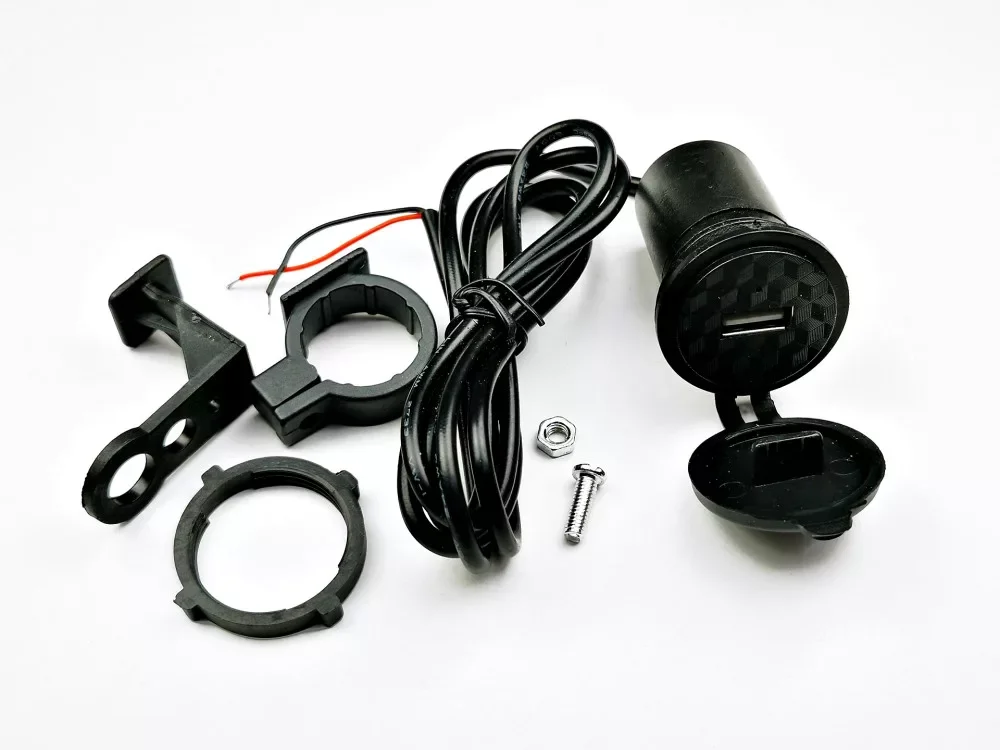 Outlet USB töltő aljzat robogóhoz 1db USB csatlakozóval TIP 2